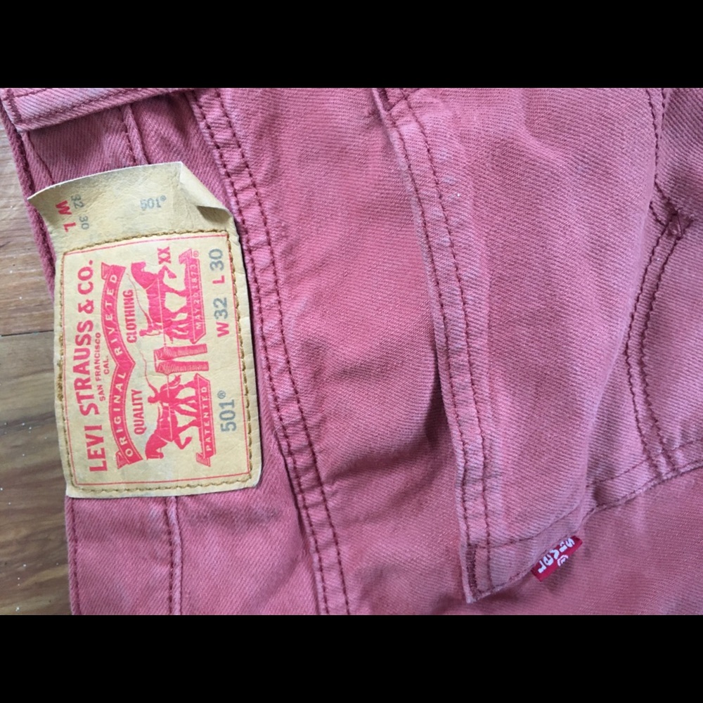 Red Levi’s W32 L30 denim pants